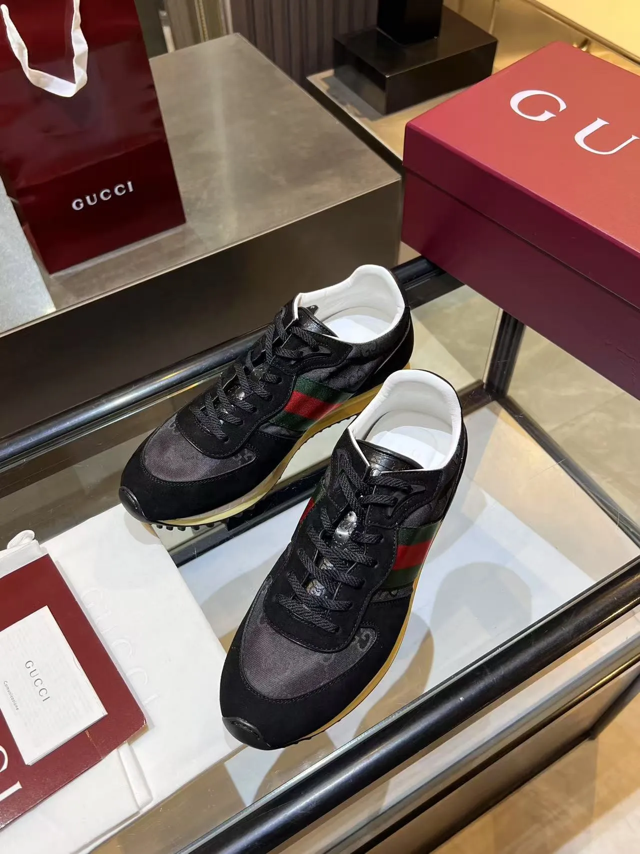[G Home] P: 660💰 Men's Size: 40-44 (45 customized) Gucci Gucci Top version Latest catwalk style Re-Motion series Thick-soled casual sneakers Original purchase development and production This sneaker has a detachable and adjustable ankle strap, adding a dynamic item to the 2025 spring and summer series. The light and flexible outsole has been specially treated and is filled with a strong retro style. Exquisitely packaged at the delivery counter🛍📦 ▪️Fabric: Original customized imported first-layer cowhide ▪️Inner lining: Original customized breathable mesh ▪️Sole: Original molded TPU material ▪️Sole thickness: 3.5CM